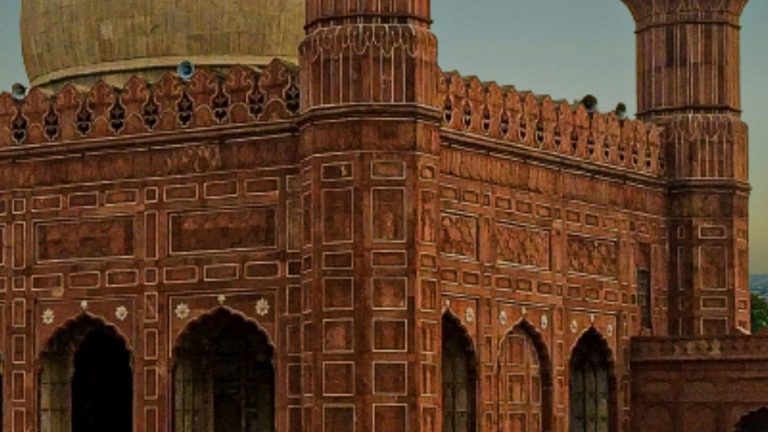 Ornate red sandstone facade of the Badshahi Mosque in Lahore, Pakistan
